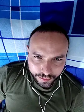 Snapshot of ElSunEagle chatting on December 5, 5:15 am ElSunEagle online show from December 5, 5:15 am