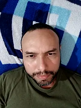 Snapshot of ElSunEagle chatting on March 6, 5:03 am ElSunEagle online show from March 6, 5:03 am