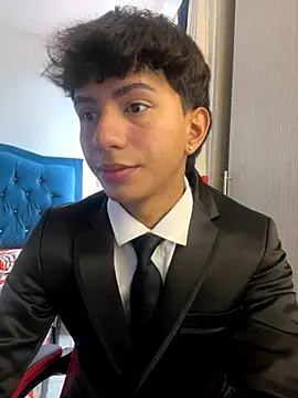 Leonarrrd 01 online show from November 1, 9:41 pm