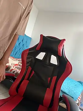 Leonarrrd 01 online show from November 29, 9:28 pm