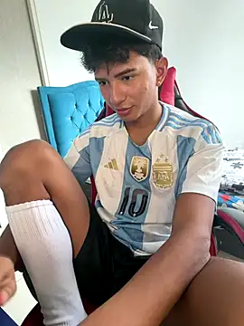 Leonarrrd 01 online show from December 17, 8:26 pm