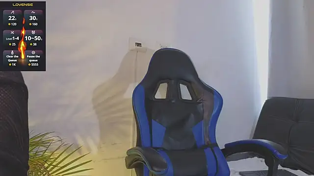 EdwardRoss  online show from April 18, 7:51 pm