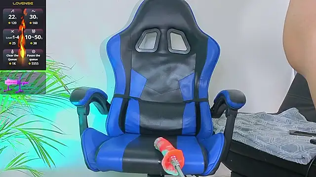 EdwardRoss  online show from February 24, 9:37 pm