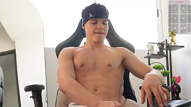 Max cortes1 online show from October 21, 4:54 pm