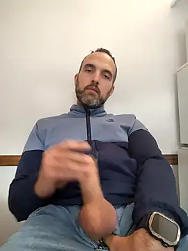 leon3875 online show from December 5, 3:30 pm