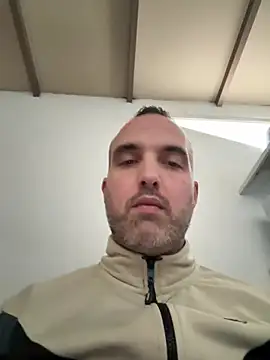 leon3875 online show from August 4, 3:38 pm