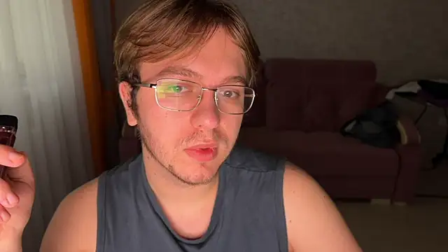 kiopiggy online show from December 4, 7:04 am