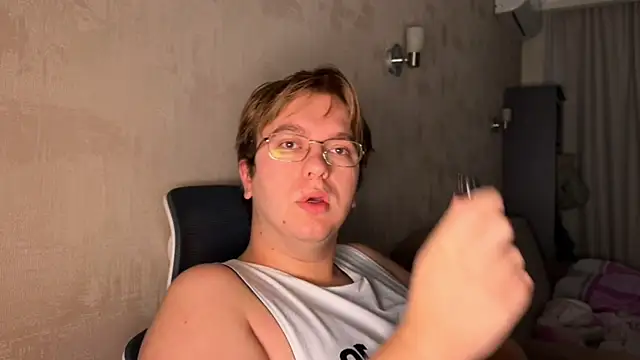 kiopiggy online show from November 11, 5:12 am