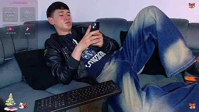 Mr daren  online show from December 17, 8:15 pm