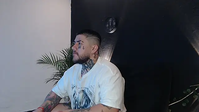 Snapshot of Ash_gusbig chatting on February 27, 2:52 am Ash gusbig online show from February 27, 2:52 am