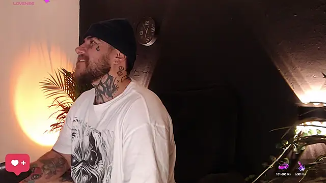 Snapshot of Ash_gusbig chatting on January 7, 2:33 am Ash gusbig online show from January 7, 2:33 am