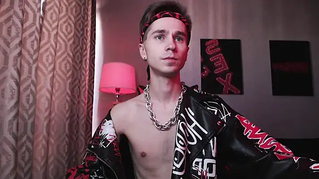 Joseph  Quinn online show from October 24, 3:52 am