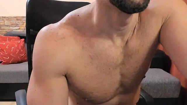 HotHunkTrainer online show from February 14, 11:49 am