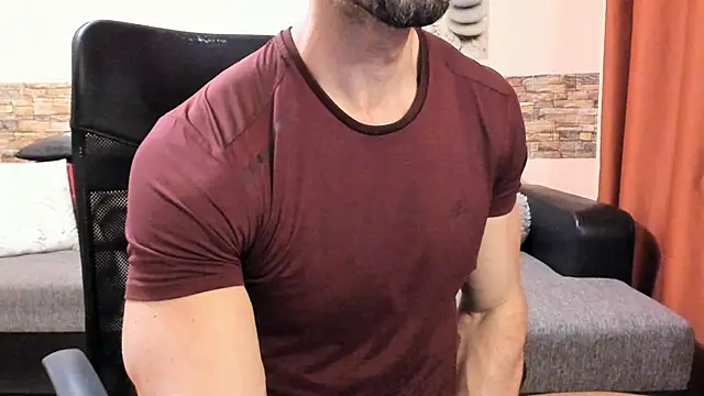 HotHunkTrainer online show from May 29, 8:57 am