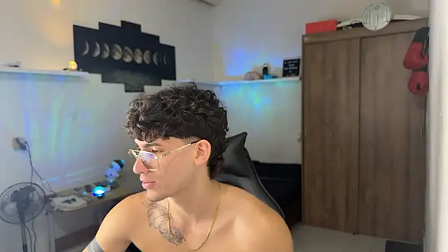 Kisan Smith online show from February 19, 4:20 am