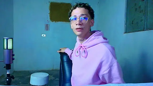 mateodeamjo online show from March 4, 1:23 am