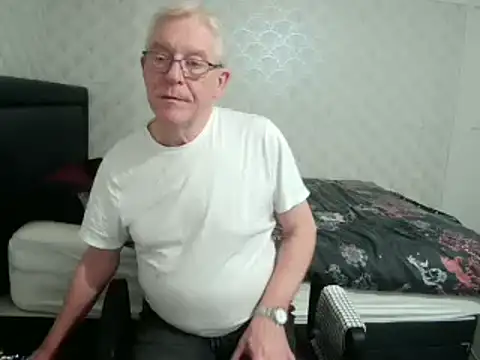 Snapshot of shaun63m chatting on February 9, 2:28 am shaun63m online show from February 9, 2:28 am