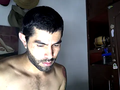 hideonbush051 online show from October 28, 11:45 am