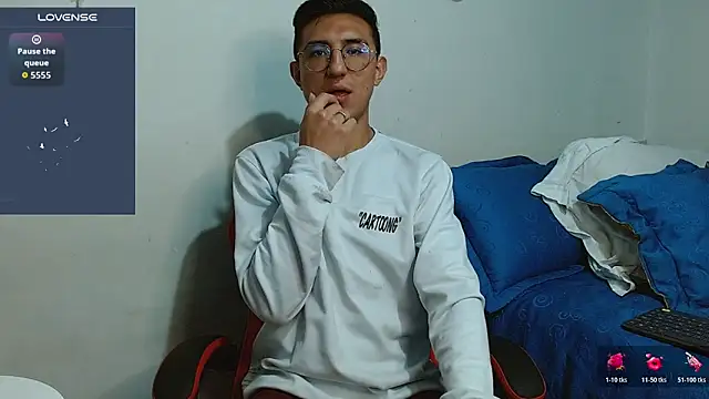 samfox  online show from March 31, 11:23 am