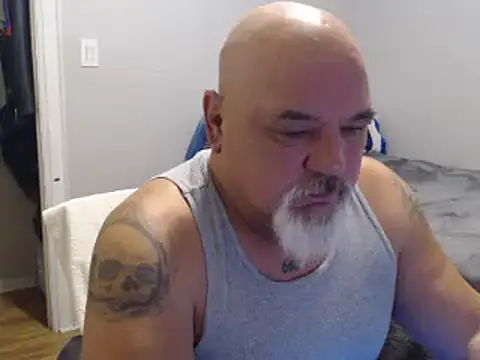 Newfiesausage1972 online show from December 8, 12:52 pm