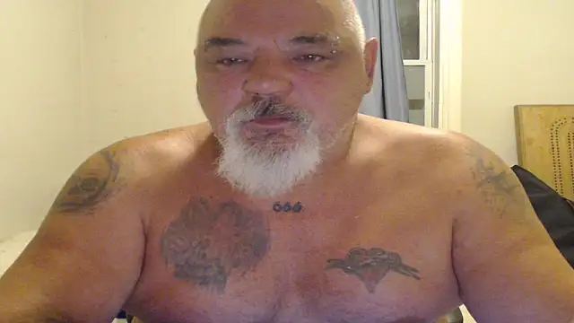 Newfiesausage1972 online show from September 20, 10:04 am