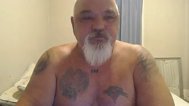 Newfiesausage1972 online show from October 21, 11:29 pm