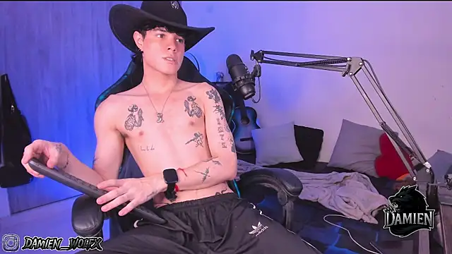 cinnamon boyxxx online show from September 13, 3:51 am