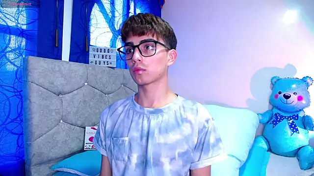 Snapshot of OwenBluee chatting on January 11, 9:15 pm OwenBluee online show from January 11, 9:15 pm
