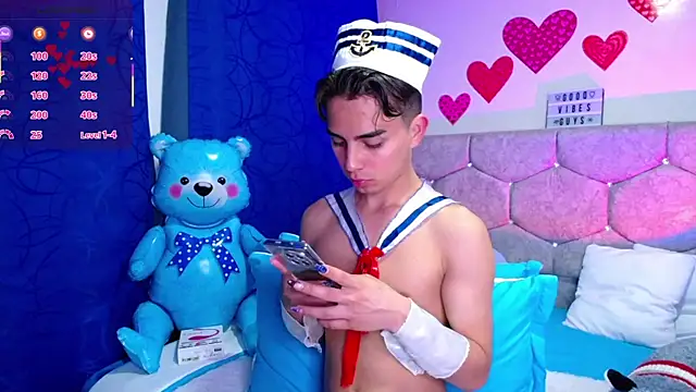 Snapshot of OwenBluee chatting on February 17, 4:42 am OwenBluee online show from February 17, 4:42 am