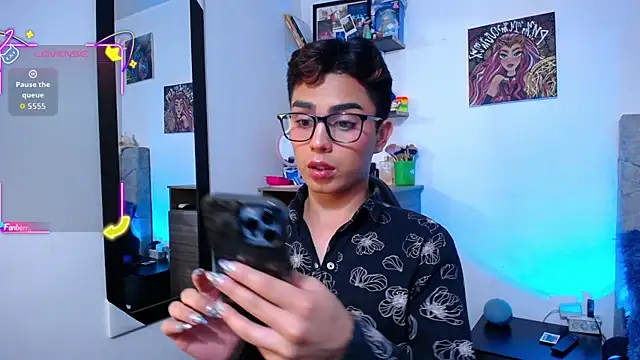 OwenBluee online show from March 26, 9:13 am