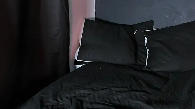 Dylanwhite23  online show from November 27, 11:30 pm