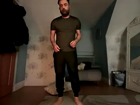 Horny littledevil online show from October 9, 10:47 pm