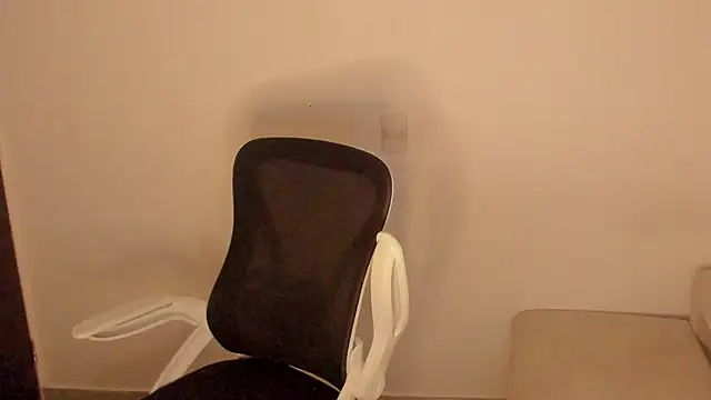 laurent nova online show from January 7, 11:04 am