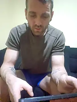 Snapshot of Aian09 chatting on December 5, 3:28 pm Aian09 online show from December 5, 3:28 pm