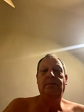 chubbybear2cum online show from October 27, 9:50 pm