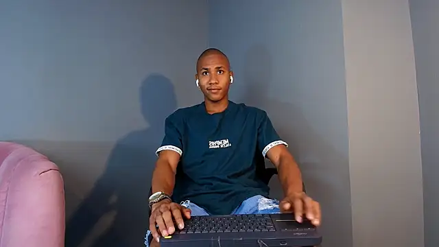 Ethan Fox11 online show from March 3, 2:21 pm