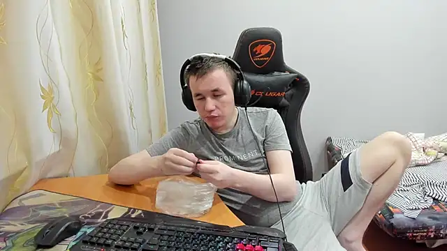 iliaskrislove online show from November 11, 2:33 pm