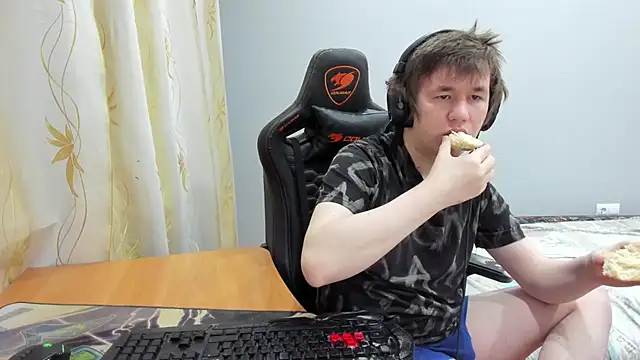 iliaskrislove online show from April 3, 9:55 pm