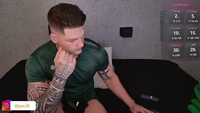 Jaor owens20 online show from March 27, 11:38 pm