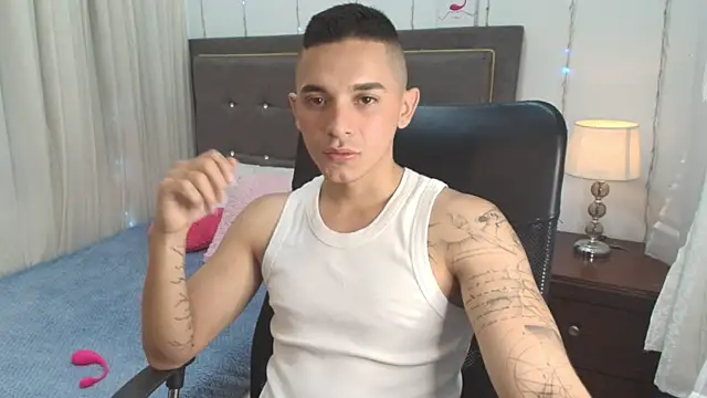 andeerr  online show from March 8, 8:02 pm