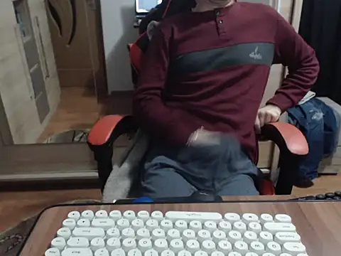 uncutguy01 online show from November 6, 5:54 am