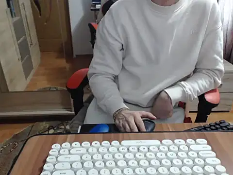uncutguy01 online show from November 12, 12:55 pm