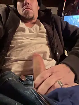 Snapshot of joeycbigcock chatting on December 7, 10:28 pm joeycbigcock online show from December 7, 10:28 pm