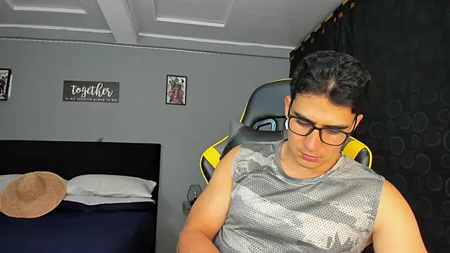 owengray2n online show from October 7, 1:43 am