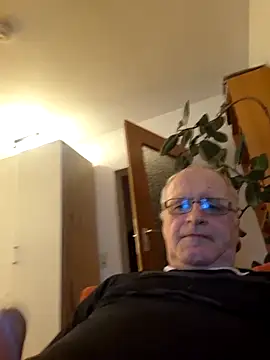 Milkasahne64 online show from March 24, 7:07 pm