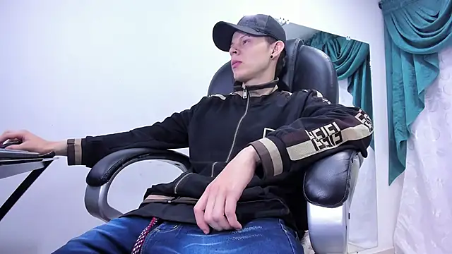 Snapshot of Matthew_Boy_ chatting on January 23, 5:35 am Matthew Boy  online show from January 23, 5:35 am