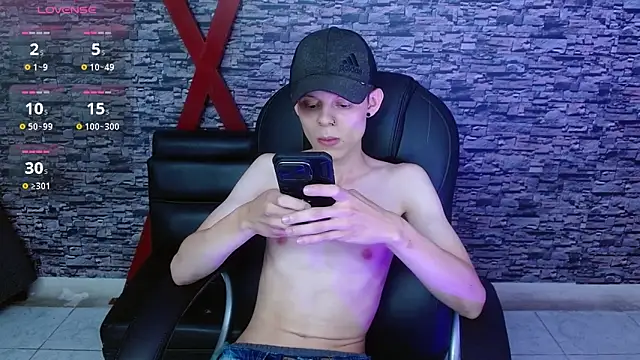 Snapshot of Matthew_Boy_ chatting on March 10, 8:56 pm Matthew Boy  online show from March 10, 8:56 pm