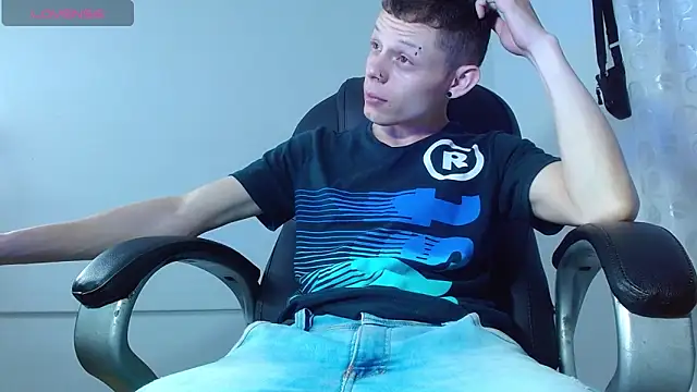 Snapshot of Matthew_Boy_ chatting on February 20, 4:07 am Matthew Boy  online show from February 20, 4:07 am