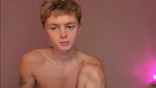 agelandreww online show from October 13, 8:59 pm