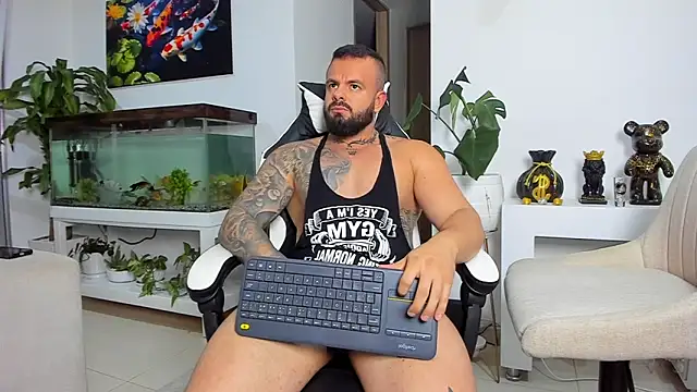 Snapshot of Johnnygrayson1 chatting on September 18, 12:23 am Johnnygrayson1 online show from September 18, 12:23 am